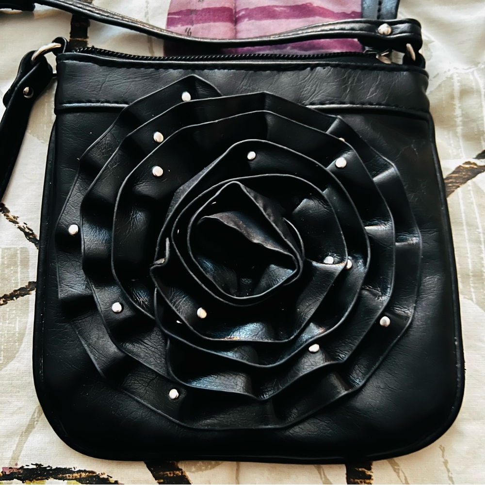 STEVE MADDEN CROSSBODY BAG WITH STUDDED FLOWER
